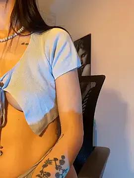 _Chartlotte on StripChat