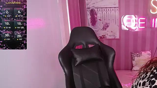 _Evoni_b on StripChat