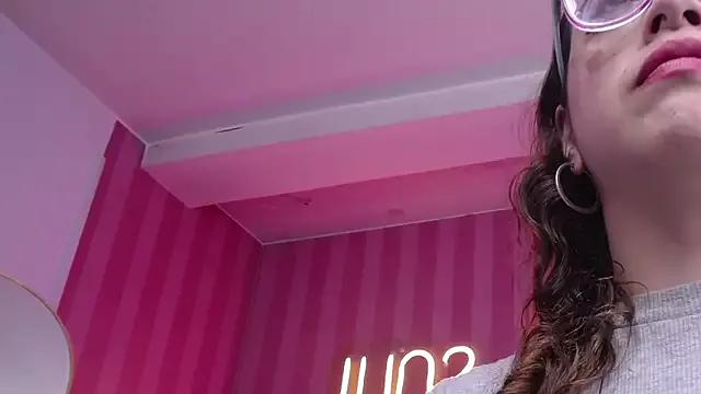 _Evoni_b on StripChat