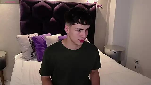 AdrianRinaldi on StripChat