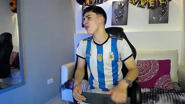 AdrianRinaldi on StripChat