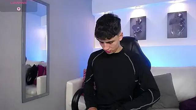 AdrianRinaldi on StripChat