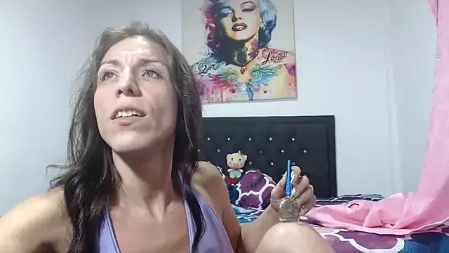 aleera_starxx982 on StripChat
