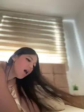 Alyshanon18 on StripChat