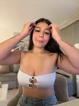 Alyshanon18 on StripChat