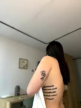 Alyshanon18 on StripChat