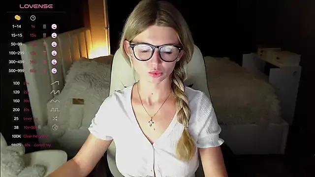 AngelMiaM on StripChat