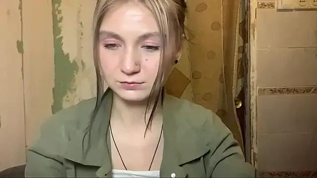 Freechat ArianeBhayani on StripChat