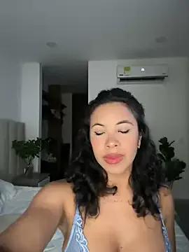 Brunettexio on StripChat