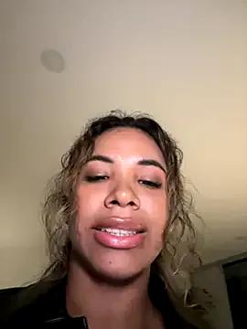 Brunettexio on StripChat