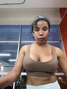 Brunettexio on StripChat