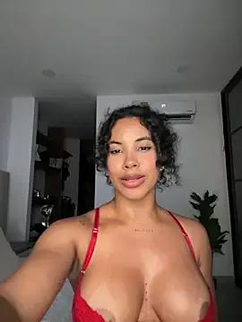 Brunettexio on StripChat