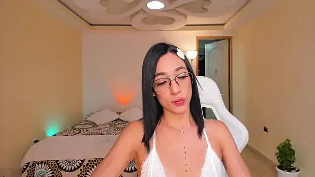 Freechat carleee_winter on StripChat