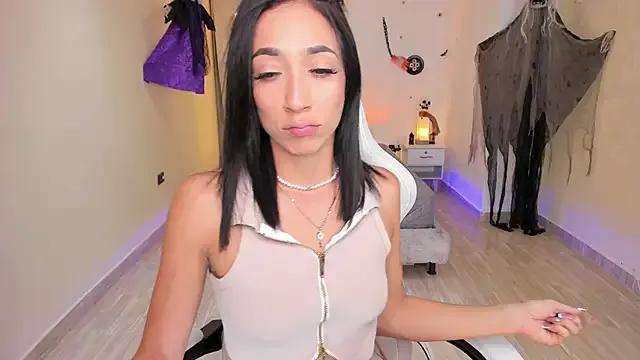 Freechat carleee_winter on StripChat