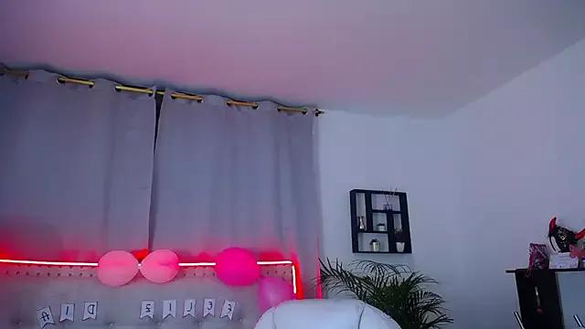 Freechat Chiqui_milk_ on StripChat