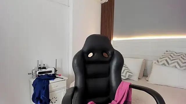 Freechat Chiqui_milk_ on StripChat