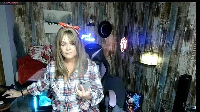 cowgirlc — Tits out for 15+ minutes