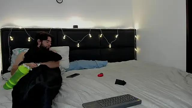 crisandrews on StripChat