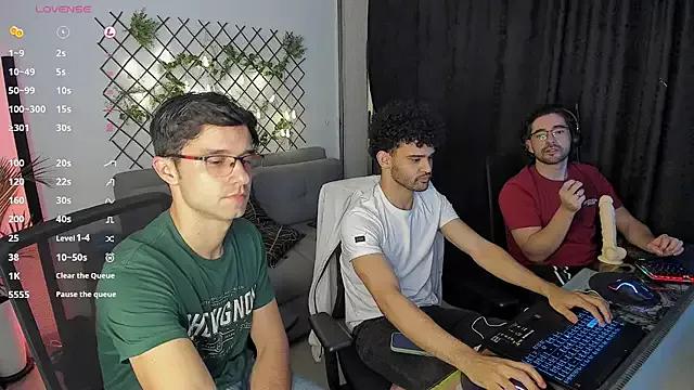 crisandrews on StripChat