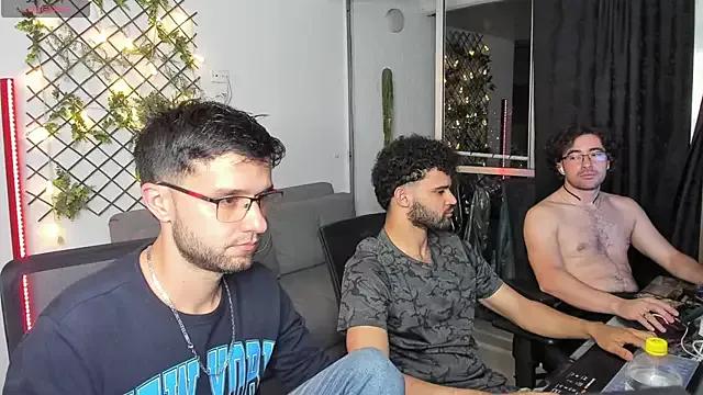 crisandrews on StripChat