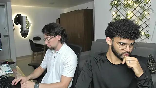 crisandrews on StripChat