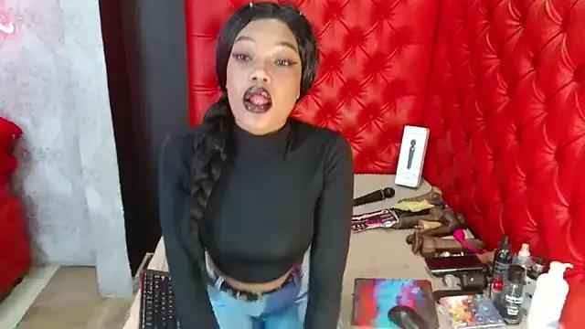 CrystalBrooke3x on StripChat