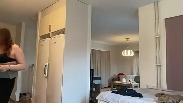 cumwithmee3 on StripChat