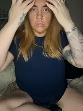 CurvyGirlMyla on StripChat