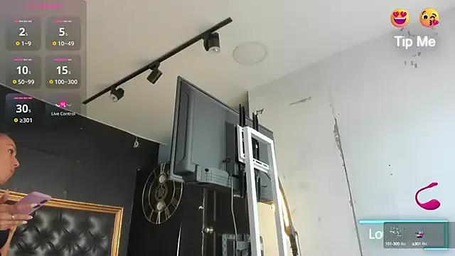 Freechat DalayMoore on StripChat