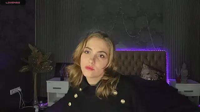 Freechat DellaRowe on StripChat