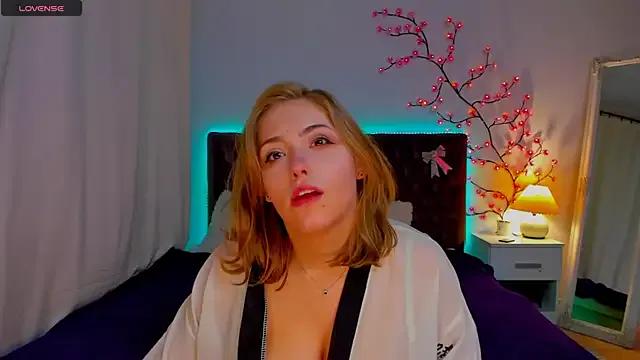 Freechat DellaRowe on StripChat