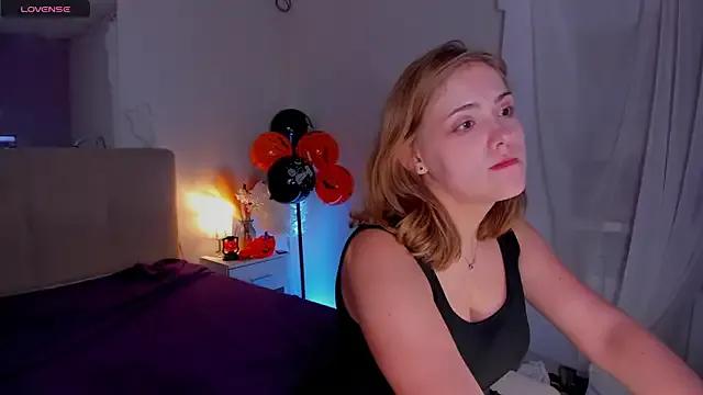 Freechat DellaRowe on StripChat