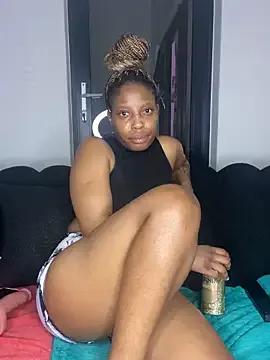 Diamondpussy97 on StripChat