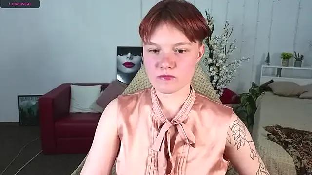 DreamyLuna on StripChat