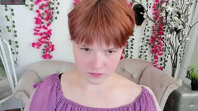 DreamyLuna on StripChat