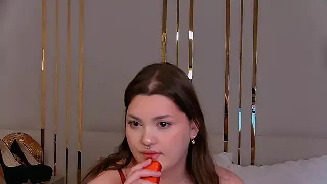 EmilyHyde on StripChat