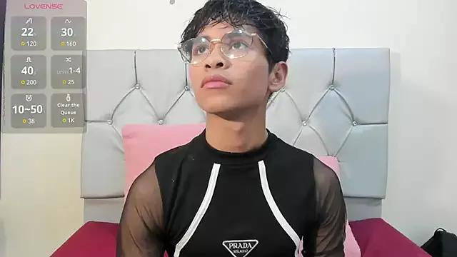 Ethan_Westt on StripChat