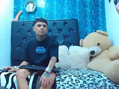 Freechat exotic_hot_couple on StripChat