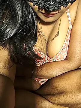 FANTASY_QUEEN_07 — Oil show