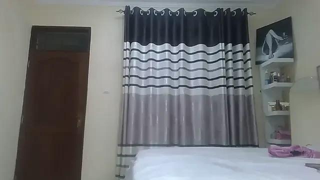 Fine_assie on StripChat