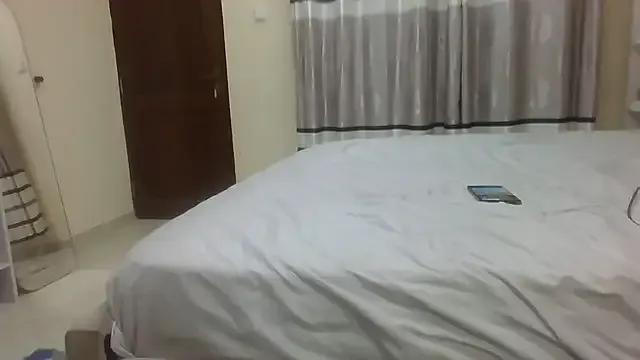 Fine_assie on StripChat