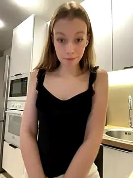 Private FriendlyFire_18 on StripChat
