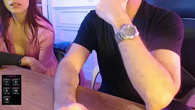 Freechat friendswithben33 on StripChat