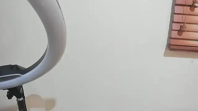 GiannaSlimJB on StripChat