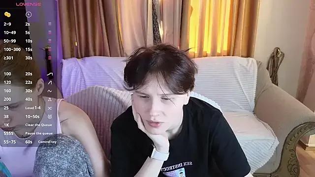 Girls_Fingers on StripChat