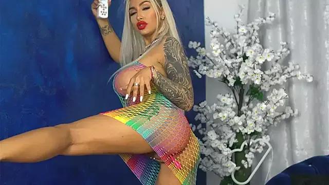 GoldenAmber on StripChat