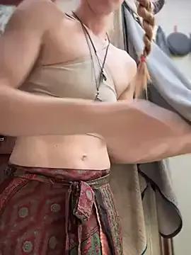 GoldenFlameGoddess on StripChat