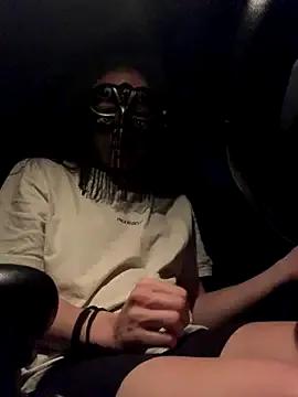 GoldenPussy1329 on StripChat