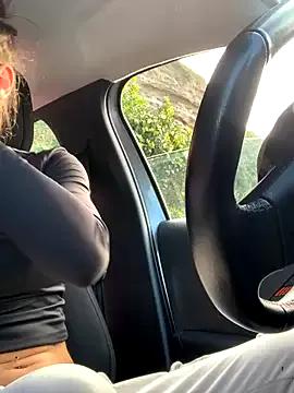 GoldenPussy1329 on StripChat