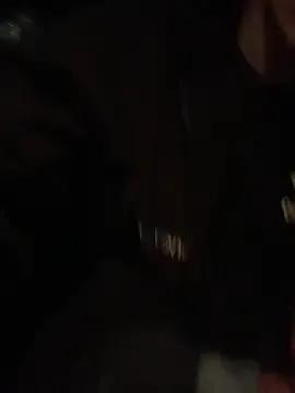 GoldenPussy1329 on StripChat